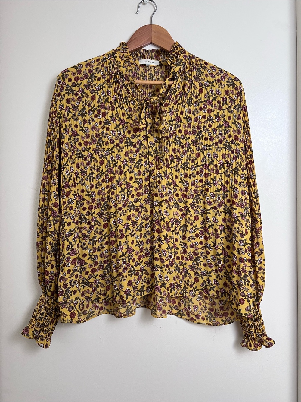 Max Studio Mustard Floral Pleated Tie Neck Blouse XS Boho Long Sleeve